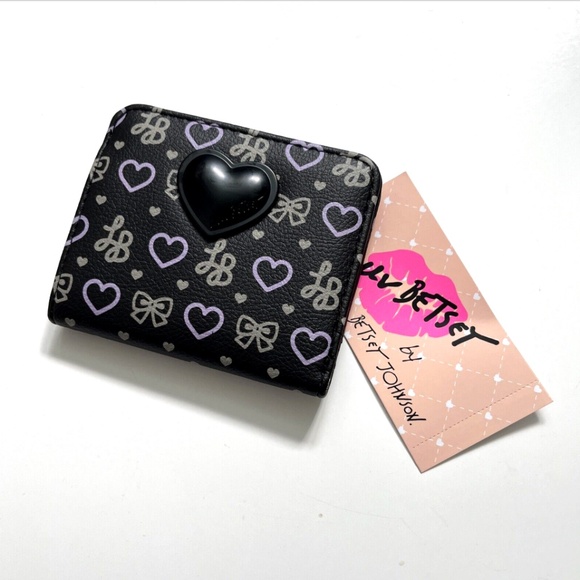 This adorable 2-pack of Betsey Johnson wallets is perfect for gifting or treati - Picture 4 of 11